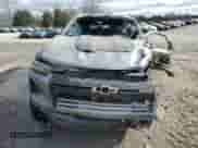 2024 Chevrolet Colorado 4WD ZR2 z VIN 1GCPTFEK3R1227497, wystawiony jako Copart lot #42200055 z przebiegiem 2 921 mil mil oraz Szkoda całkowita • Salvage title. Historia ofert i sprzedaży dostępna na DreamBid. Obrazek 5.