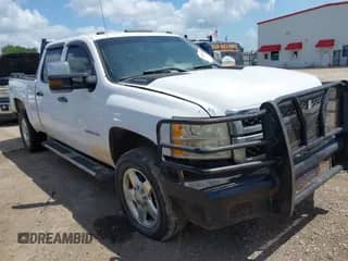 2011 Chevrolet Silverado 2500HD Work Truck z VIN 1GC1KVCG2BF192011, wystawiony jako IAAI lot #42641955 z przebiegiem 380 132 mil mil oraz . Historia ofert i sprzedaży dostępna na DreamBid. Obrazek 1.