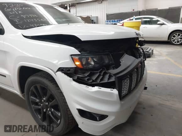 2018 Jeep Grand Cherokee Laredo E with VIN 1C4RJEAG2JC430884, listed as a IAAI auction lot 43197567 with 67,703 mi miles and . Bid and sale history available at DreamBid. Image 6.