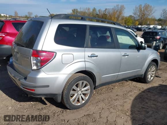 2011 Subaru Forester X Premium с VIN JF2SHADC5BH701053, выставлен на аукционе IAAI как лот 43497192 с пробегом 171 820 миль миль и . История ставок и продаж доступна на DreamBid. Изображение 4.