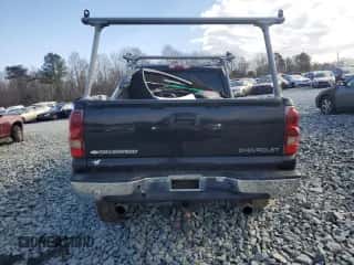 2003 Chevrolet Silverado 1500HD LT z VIN 1GCGK13U83F196994, wystawiony jako Copart lot #77378664 z przebiegiem 317 003 mil mil oraz Szkoda całkowita • Salvage title. Historia ofert i sprzedaży dostępna na DreamBid. Obrazek 6.