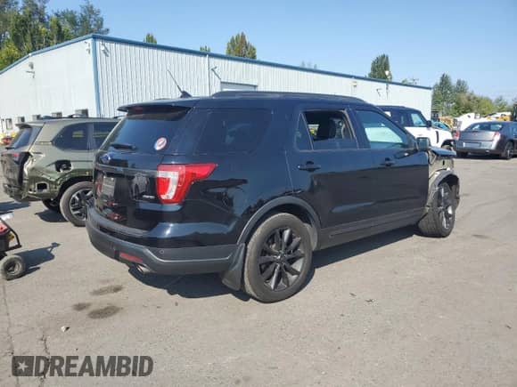 2018 Ford Explorer XLT с VIN 1FM5K8D86JGA33121, выставлен на аукционе Copart как лот 80763845 с пробегом 85 006 миль миль и Списание • Salvage title. История ставок и продаж доступна на DreamBid. Изображение 3.