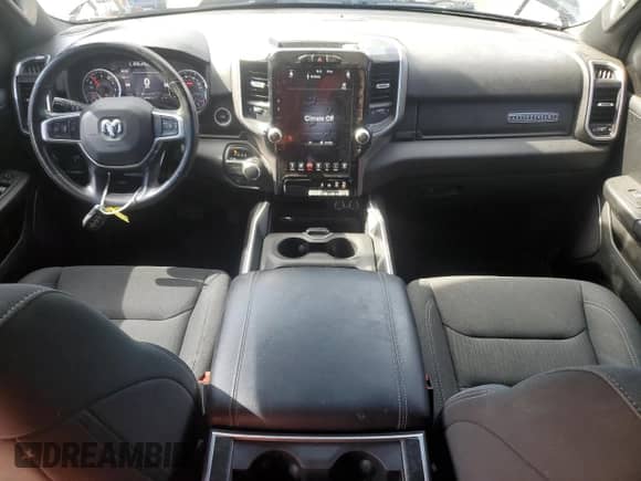 2021 Ram 1500 Big Horn z VIN 1C6RREFT1MN628905, wystawiony jako Copart lot #68542525 z przebiegiem 74 917 mil mil oraz Nie do naprawy • Non repairable. Historia ofert i sprzedaży dostępna na DreamBid. Obrazek 8.