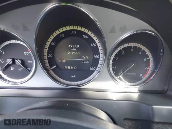 2011 Mercedes-Benz C 300 Sport z VIN WDDGF5EB3BR180681, wystawiony jako IAAI lot #43427281 z przebiegiem 219 550 mil mil oraz . Historia ofert i sprzedaży dostępna na DreamBid. Obrazek 7.