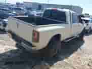 2009 Dodge 2500 SLT z VIN 3D7KS29L39G517173, wystawiony jako IAAI lot #42363468 z przebiegiem 147 721 mil mil oraz . Historia ofert i sprzedaży dostępna na DreamBid. Obrazek 4.