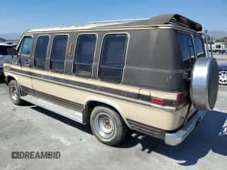 1985 Chevrolet Chevy Van с VIN 1GBEG25HXF7160399, выставлен на аукционе Copart как лот 64115004 с пробегом 40 895 миль миль и Чистый • Clean title. История ставок и продаж доступна на DreamBid. Изображение 2.