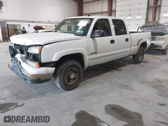 2007 Chevrolet Silverado 1500HD LS z VIN 1GCGK13U97F102188, wystawiony jako IAAI lot #42447177 z przebiegiem 260 613 mil mil oraz . Historia ofert i sprzedaży dostępna na DreamBid. Obrazek 21.