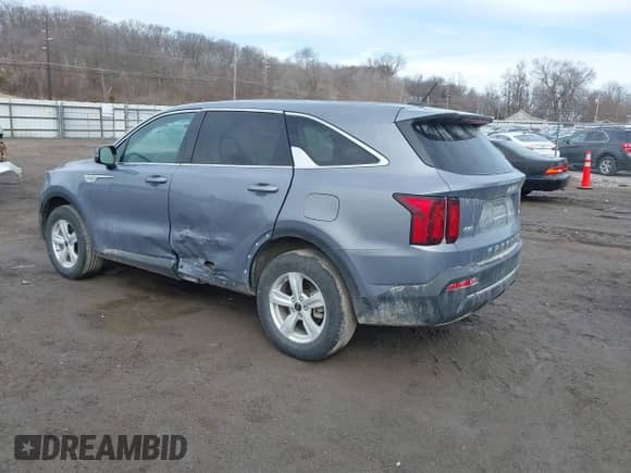 2022 Kia Sorento LX with VIN 5XYRGDLC5NG085337, listed as a IAAI auction lot 41642328 with 41,026 mi miles and . Bid and sale history available at DreamBid. Image 3.