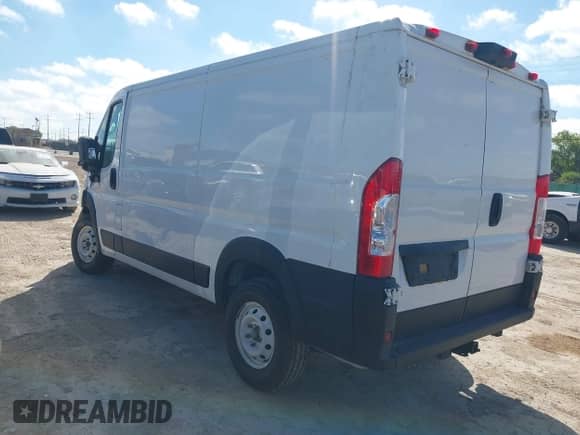 2023 Ram ProMaster Cargo z VIN 3C6LRVVG1PE606308, wystawiony jako IAAI lot #42824322 z przebiegiem 60 497 mil mil oraz . Historia ofert i sprzedaży dostępna na DreamBid. Obrazek 3.