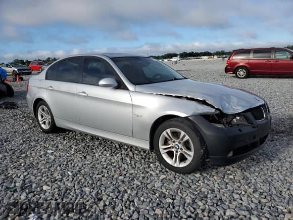 2008 BMW 3 Series 328i с VIN WBAVA37578NL57256, выставлен на аукционе Copart как лот 84398615 с пробегом 126 936 миль миль и Списание • Salvage title. История ставок и продаж доступна на DreamBid. Изображение 4.