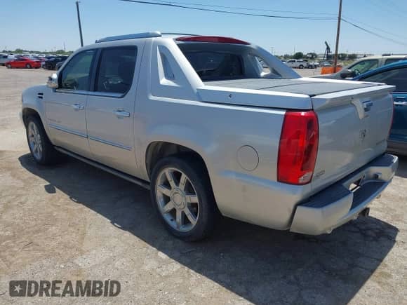 2010 Cadillac Escalade EXT Premium with VIN 3GYVKNEF0AG161384, listed as a IAAI auction lot 42877989 with 161,744 mi miles and . Bid and sale history available at DreamBid. Image 3.
