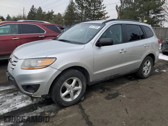2011 Hyundai Santa Fe GLS z VIN 5XYZG4AG0BG057804, wystawiony jako Copart lot #46170455 z przebiegiem 237 690 mil mil oraz Szkoda całkowita • Salvage title. Historia ofert i sprzedaży dostępna na DreamBid. Obrazek 1.