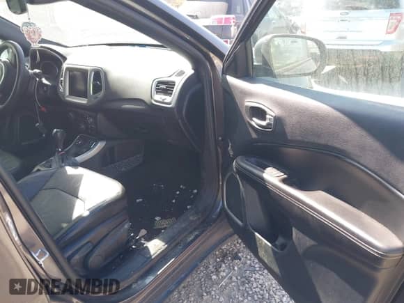 2021 Jeep Compass 80th Anniversary с VIN 3C4NJDEB0MT556774, выставлен на аукционе IAAI как лот 42051877 с пробегом 78 326 миль миль и . История ставок и продаж доступна на DreamBid. Изображение 5.