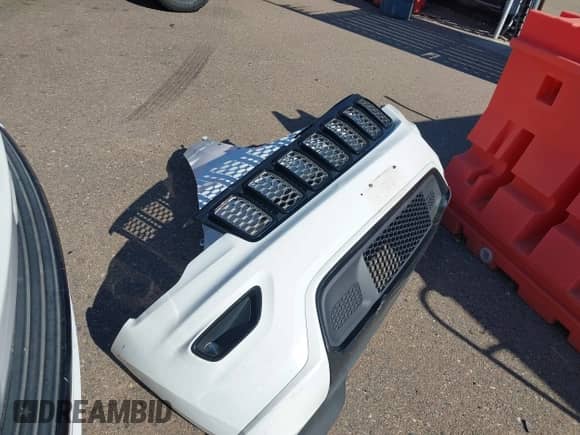 2018 Jeep Grand Cherokee Altitude z VIN 1C4RJFAG1JC173206, wystawiony jako IAAI lot #42938306 z przebiegiem 182 866 mil mil oraz . Historia ofert i sprzedaży dostępna na DreamBid. Obrazek 12.