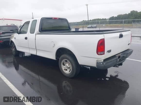 2004 Ford F-150 XL z VIN 2FTRX17W54CA94961, wystawiony jako IAAI lot #43330612 z przebiegiem Nie podano mil oraz . Historia ofert i sprzedaży dostępna na DreamBid. Obrazek 3.