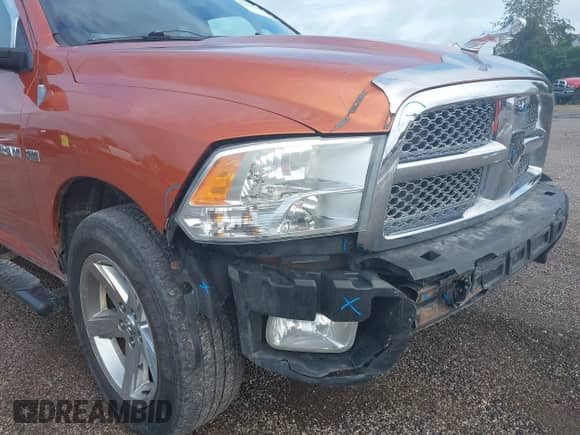 2010 Dodge 1500 Sport z VIN 1D7RV1GT3AS177703, wystawiony jako IAAI lot #42958938 z przebiegiem 216 539 mil mil oraz . Historia ofert i sprzedaży dostępna na DreamBid. Obrazek 18.