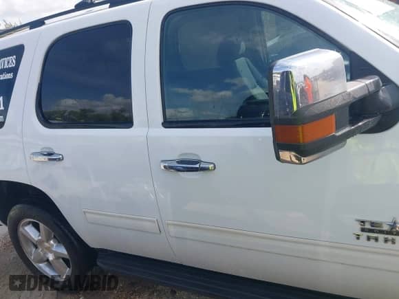 2013 Chevrolet Tahoe LS z VIN 1GNSCAE03DR373556, wystawiony jako IAAI lot #43399660 z przebiegiem 159 400 mil mil oraz . Historia ofert i sprzedaży dostępna na DreamBid. Obrazek 13.