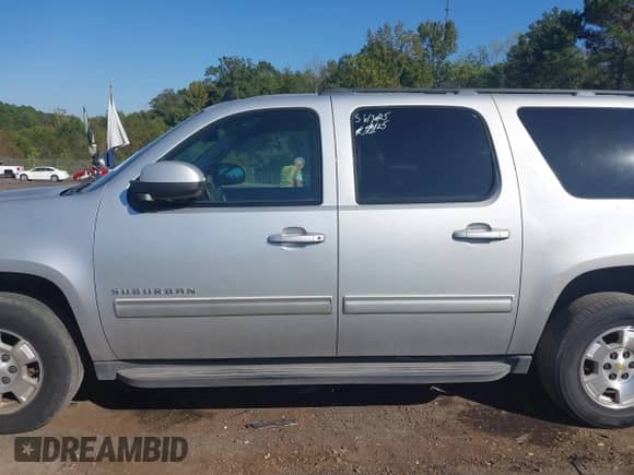 2011 Chevrolet Suburban LS с VIN 1GNSCHE07BR333292, выставлен на аукционе IAAI как лот 43451403 с пробегом 196 552 миль миль и . История ставок и продаж доступна на DreamBid. Изображение 13.