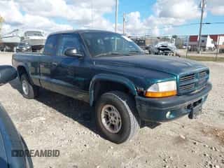 1998 Dodge Dakota SLT z VIN 1B7GG22YXWS640111, wystawiony jako IAAI lot #43563290 z przebiegiem 186 318 mil mil oraz . Historia ofert i sprzedaży dostępna na DreamBid. Obrazek 1.