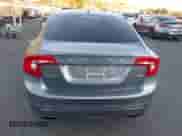 2018 Volvo S60 Inscription Platinum с VIN LYV402HM6JB172851, выставлен на аукционе IAAI как лот 41336363 с пробегом 77 591 миль миль и . История ставок и продаж доступна на DreamBid. Изображение 15.