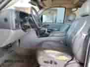 2004 Chevrolet Suburban LT z VIN 3GNEC16T94G297864, wystawiony jako Copart lot #82608525 z przebiegiem 172 146 mil mil oraz Szkoda całkowita • Salvage title. Historia ofert i sprzedaży dostępna na DreamBid. Obrazek 7.