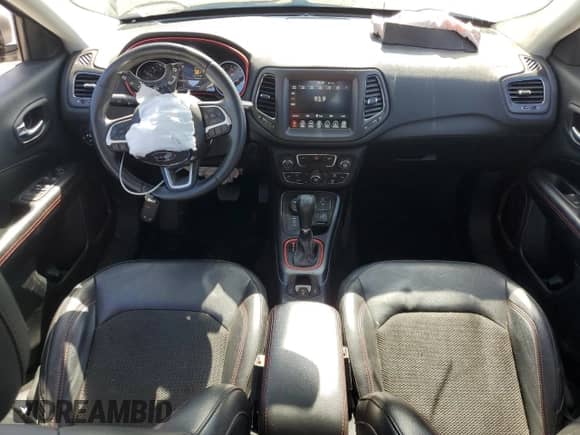 2019 Jeep Compass Trailhawk z VIN 3C4NJDDB0KT709670, wystawiony jako Copart lot #84705395 z przebiegiem 65 589 mil mil oraz Szkoda całkowita • Salvage title. Historia ofert i sprzedaży dostępna na DreamBid. Obrazek 8.