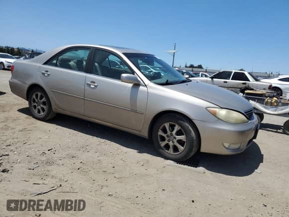2005 Toyota Camry LE with VIN JTDBF32K750162836, listed as a Copart auction lot 61504555 with 250,696 mi miles and Clean title. Bid and sale history available at DreamBid. Image 4.