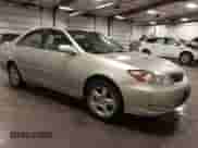 2002 Toyota Camry LE z VIN 4T1BE32K02U033310, wystawiony jako IAAI lot #42586585 z przebiegiem 154 658 mil mil oraz . Historia ofert i sprzedaży dostępna na DreamBid. Obrazek 1.