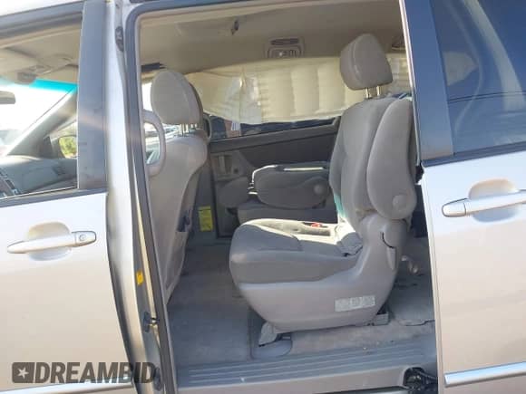 2005 Toyota Sienna LE with VIN 5TDBA23C15S044763, listed as a IAAI auction lot 43232791 with 142,034 mi miles and . Bid and sale history available at DreamBid. Image 8.