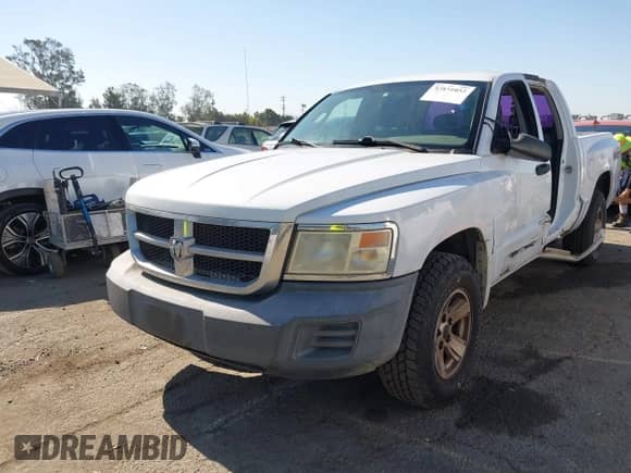 2008 Dodge Dakota SXT with VIN 1D7HE38K38S551508, listed as a IAAI auction lot 42831052 with 129,006 mi miles and . Bid and sale history available at DreamBid. Image 2.