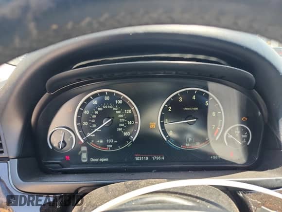 2015 BMW 5 Series 550i xDrive с VIN WBAKP9C57FD979370, выставлен на аукционе Copart как лот 68207135 с пробегом 103 119 миль миль и Списание • Salvage title. История ставок и продаж доступна на DreamBid. Изображение 9.