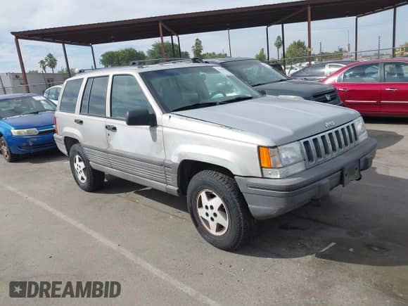 1994 Jeep Grand Cherokee Laredo with VIN 1J4GZ58YXRC325868, listed as a IAAI auction lot 42664900 with 220,149 mi miles and . Bid and sale history available at DreamBid. Image 1.