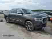 2020 Ram 1500 Limited z VIN 1C6SRFHM7LN367338, wystawiony jako Copart lot #68367545 z przebiegiem 88 006 mil mil oraz Szkoda całkowita • Salvage title. Historia ofert i sprzedaży dostępna na DreamBid. Obrazek 4.