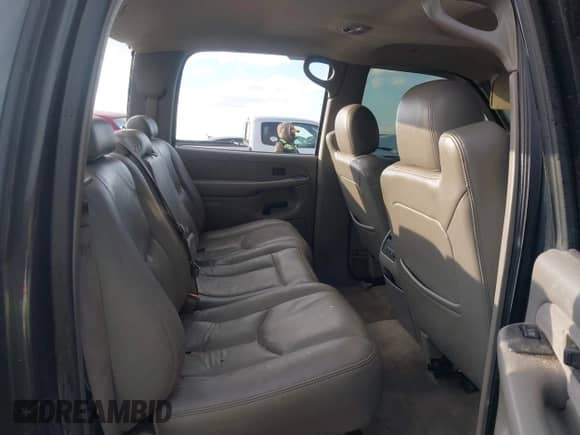 2003 Chevrolet Silverado 1500HD LS z VIN 1GCGK13U13F203025, wystawiony jako IAAI lot #41419011 z przebiegiem Nie podano mil oraz . Historia ofert i sprzedaży dostępna na DreamBid. Obrazek 8.