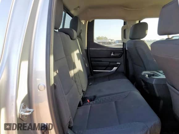 2023 Toyota Tundra SR5 z VIN 5TFLA5DAXPX063117, wystawiony jako Copart lot #67078695 z przebiegiem 60 409 mil mil oraz Szkoda całkowita • Salvage title. Historia ofert i sprzedaży dostępna na DreamBid. Obrazek 10.