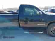 2007 GMC Sierra 1500 Work Truck z VIN 1GTEK14X77Z619519, wystawiony jako IAAI lot #41756863 z przebiegiem 156 176 mil mil oraz . Historia ofert i sprzedaży dostępna na DreamBid. Obrazek 13.