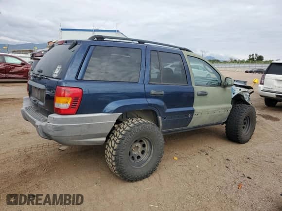 2002 Jeep Grand Cherokee Laredo with VIN 1J8GW48S82C159112, listed as a Copart auction lot 84000665 with 204,396 mi miles and Salvage title. Bid and sale history available at DreamBid. Image 3.