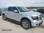 2013 Ford F-150 Lariat z VIN 1FTFW1ET9DKD98627, wystawiony jako Copart lot #70766665 z przebiegiem 171 612 mil mil oraz Szkoda całkowita • Salvage title. Historia ofert i sprzedaży dostępna na DreamBid. Obrazek 4.