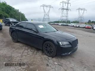2016 Chrysler 300 S с VIN 2C3CCAGG1GH191726, выставлен на аукционе IAAI как лот 42699419 с пробегом 113 397 миль миль и . История ставок и продаж доступна на DreamBid. Изображение 1.