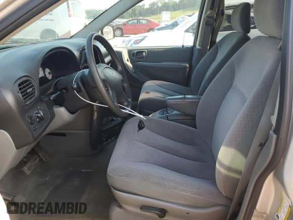 2006 Dodge Caravan SXT z VIN 1D4GP45R56B744671, wystawiony jako Copart lot #67037075 z przebiegiem 191 146 mil mil oraz Czysty tytuł • Clean title. Historia ofert i sprzedaży dostępna na DreamBid. Obrazek 7.