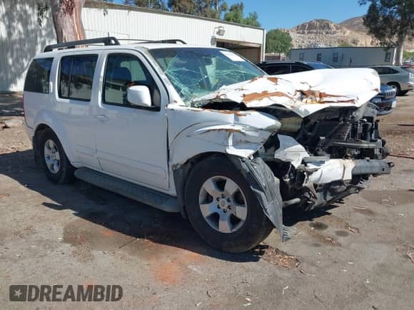 2006 Nissan Pathfinder SE z VIN 5N1AR18U76C685043, wystawiony jako IAAI lot #42586823 z przebiegiem 240 907 mil mil oraz . Historia ofert i sprzedaży dostępna na DreamBid. Obrazek 1.