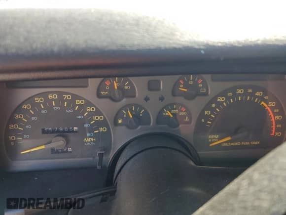 1992 Chevrolet Camaro RS z VIN 1G1FP23E8NL151594, wystawiony jako Copart lot #48551195 z przebiegiem 117 985 mil mil oraz Szkoda całkowita • Salvage title. Historia ofert i sprzedaży dostępna na DreamBid. Obrazek 9.