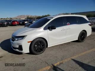 2025 Honda Odyssey Sport-L z VIN 5FNRL6H75SB007548, wystawiony jako Copart lot #84157945 z przebiegiem 23 280 mil mil oraz Szkoda całkowita • Salvage title. Historia ofert i sprzedaży dostępna na DreamBid. Obrazek 1.