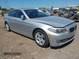 2011 BMW 5 Series 528i с VIN WBAFR1C51BC260774, выставлен на аукционе IAAI как лот 43148407 с пробегом 135 087 миль миль и . История ставок и продаж доступна на DreamBid. Изображение 1.