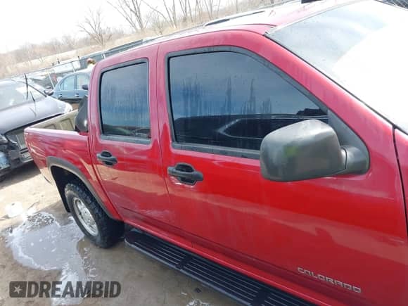 2005 Chevrolet Colorado z VIN 1GCDT138158279001, wystawiony jako IAAI lot #41867596 z przebiegiem 86 245 mil mil oraz . Historia ofert i sprzedaży dostępna na DreamBid. Obrazek 14.