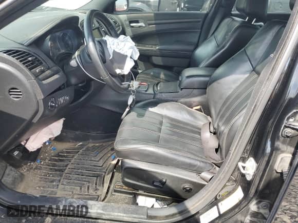 2015 Chrysler 300 S with VIN 2C3CCAGG9FH887670, listed as a Copart auction lot 68689725 with 136,733 mi miles and Non repairable. Bid and sale history available at DreamBid. Image 7.
