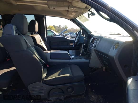 2005 Ford F-150 XLT z VIN 1FTPX14505NA41874, wystawiony jako IAAI lot #43535058 z przebiegiem 104 887 mil mil oraz . Historia ofert i sprzedaży dostępna na DreamBid. Obrazek 5.