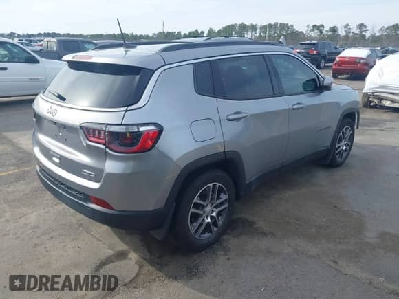 2020 Jeep Compass Latitude z VIN 3C4NJCBB3LT257860, wystawiony jako IAAI lot #41601408 z przebiegiem 72 364 mil mil oraz . Historia ofert i sprzedaży dostępna na DreamBid. Obrazek 4.