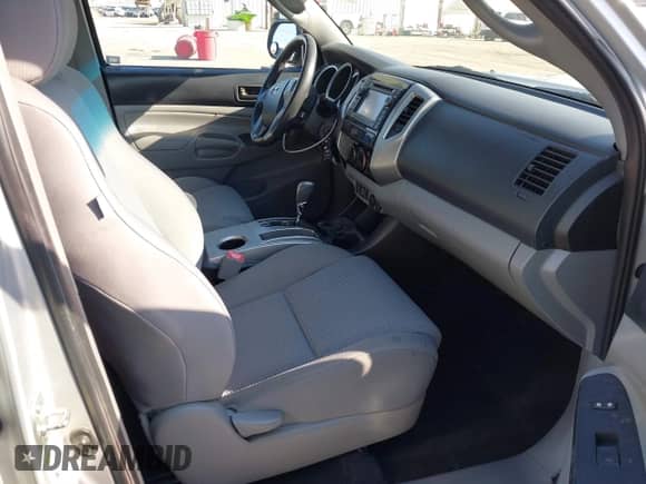 2013 Toyota Tacoma PreRunner z VIN 3TMKU4HN8DM034338, wystawiony jako IAAI lot #41808842 z przebiegiem 142 012 mil mil oraz . Historia ofert i sprzedaży dostępna na DreamBid. Obrazek 5.