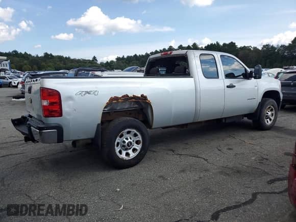 2011 GMC Sierra 1500 z VIN 1GD512CL1BZ326226, wystawiony jako Copart lot #80674485 z przebiegiem 154 813 mil mil oraz Szkoda całkowita • Salvage title. Historia ofert i sprzedaży dostępna na DreamBid. Obrazek 3.
